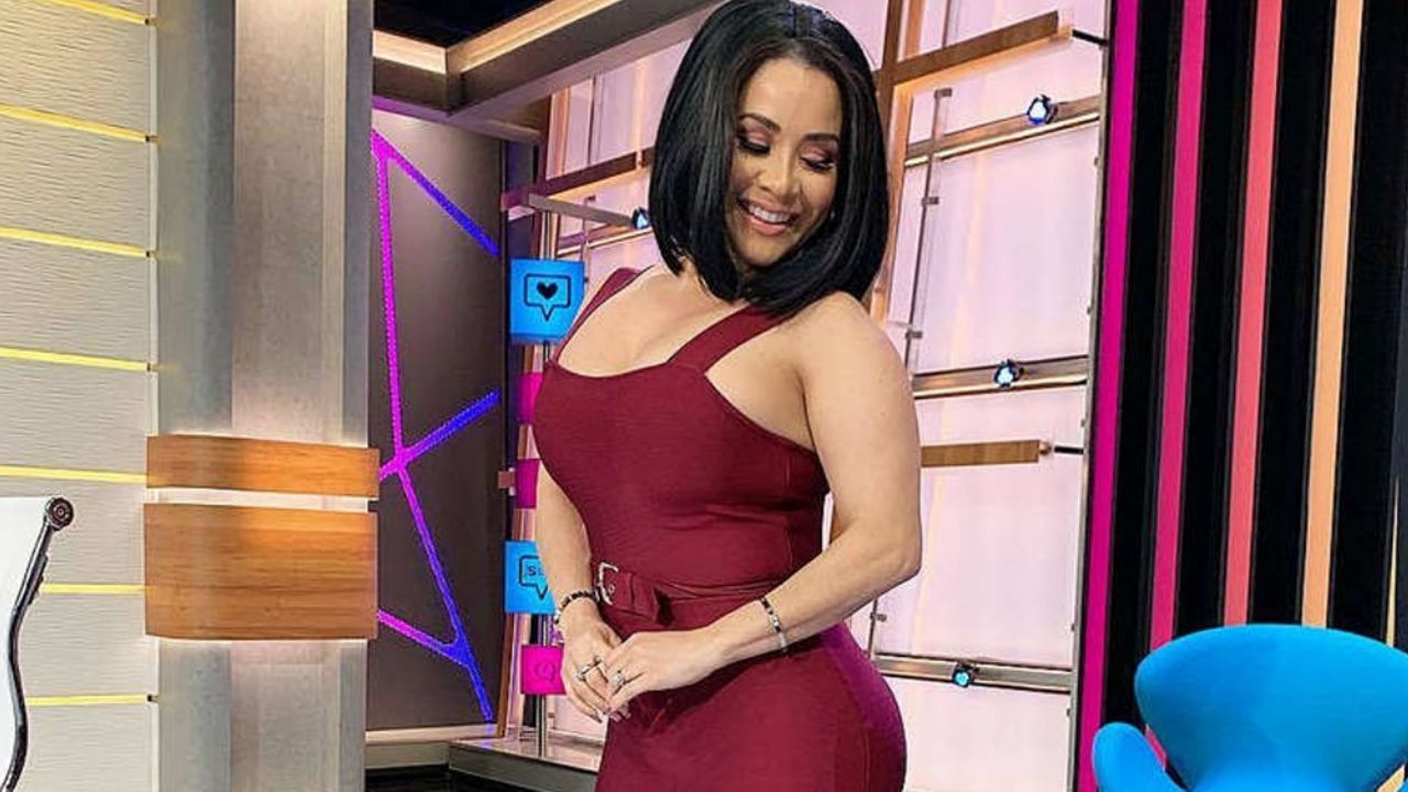 En ‘coqueto’ vestido, Carolina Sandoval se luce en TikTok al cumplir con reto viral