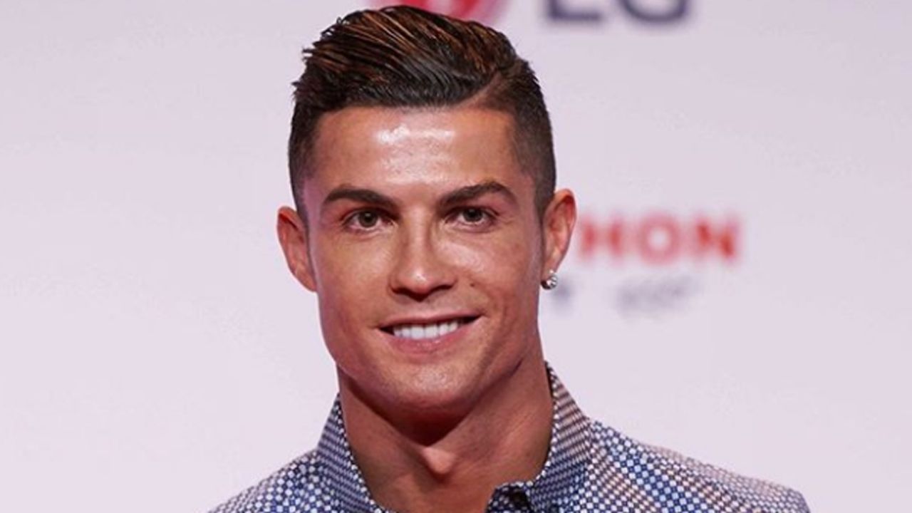 Cristiano Ronaldo sorprende con nuevo ‘look’ tras semanas de encierro