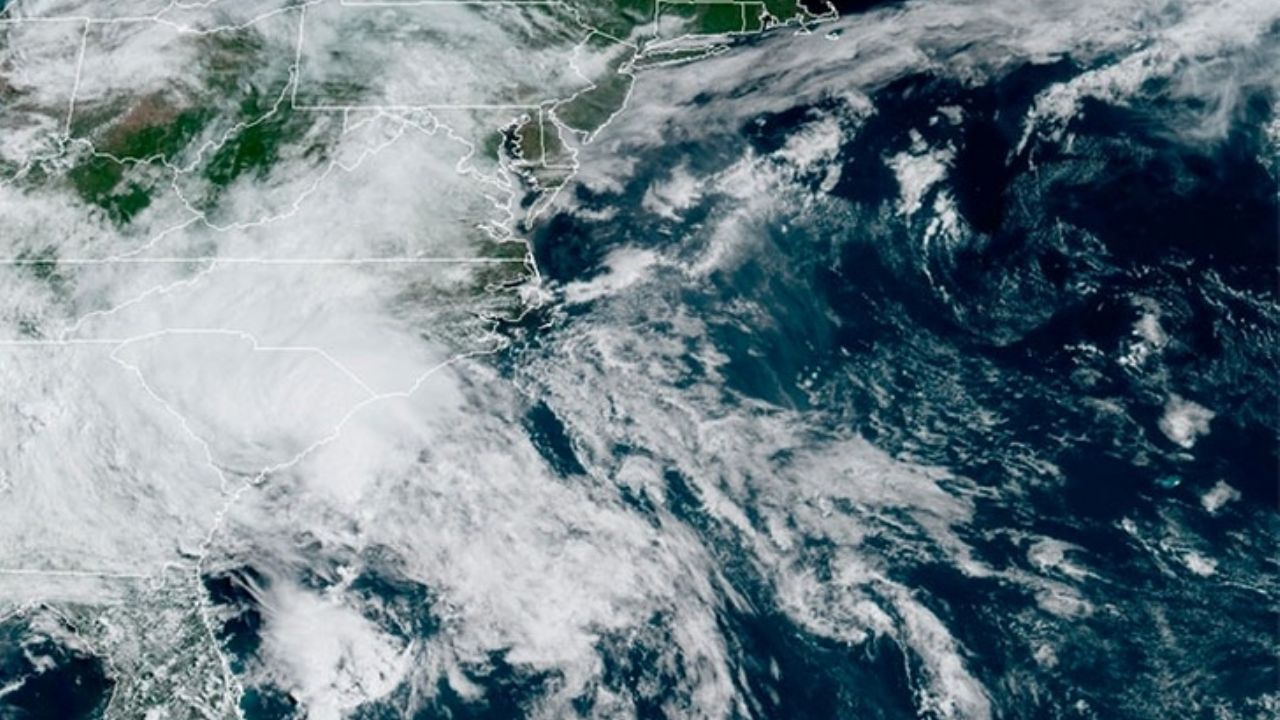 Tormenta tropical ‘Bertha’ toca tierra en Carolina del Sur; se prevén fuertes lluvias