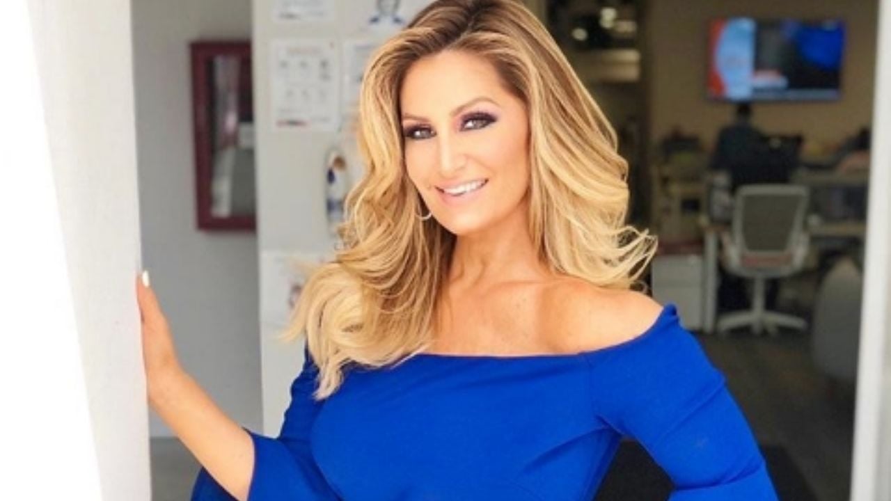 Anette Cuburu hace derroche de sensualidad en ‘Venga la Alegría’ con atrevido ‘outfit’