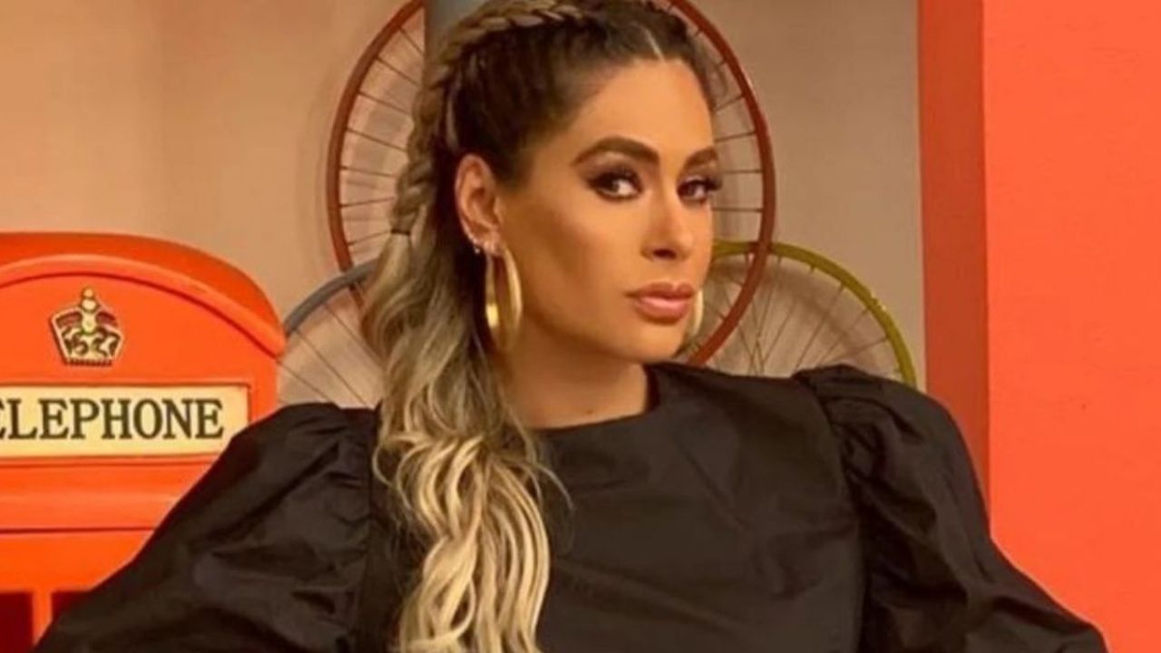 Galilea Montijo ‘calienta’ Instagram con escotado vestido oscuro: “Esa si es carne”