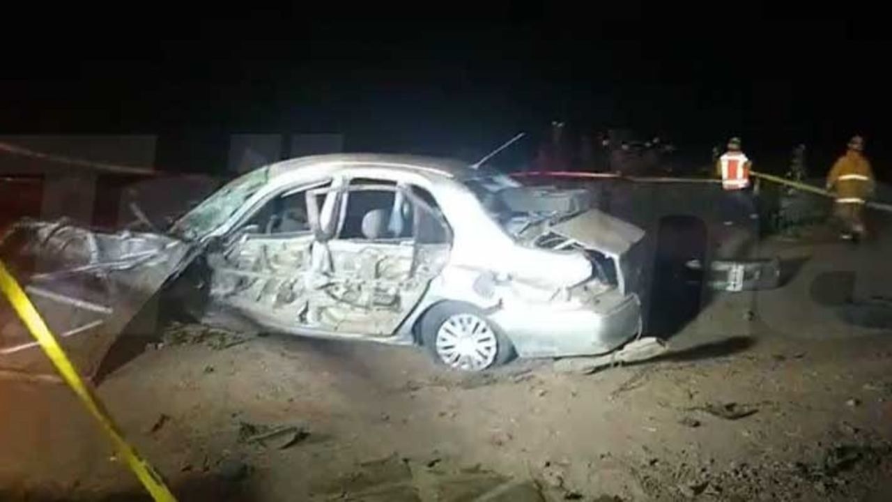 Cajeme: Muere una persona y una más resulta lesionada en aparatosa volcadura