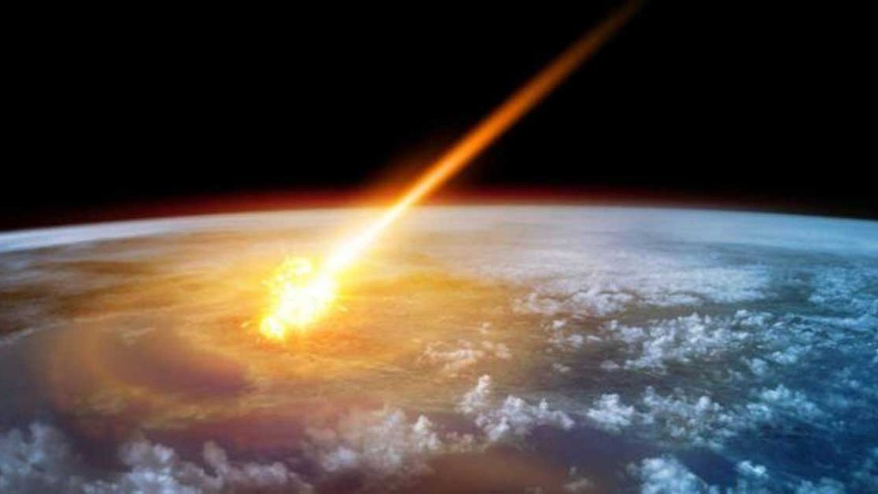 VIDEO: La impresionante explosión de un meteorito antes de chocar con la tierra