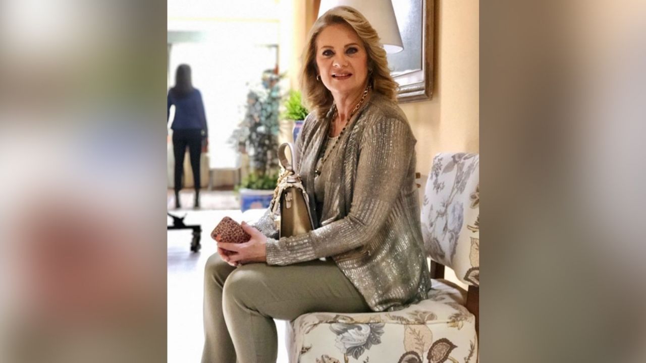 Érika Buenfil como toda una diva recibe el jueves al modelar de lo más sensual