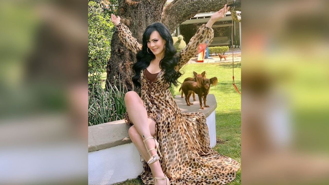 Maribel Guardia impresiona a sus fans al posar desde el closet y con una máscara