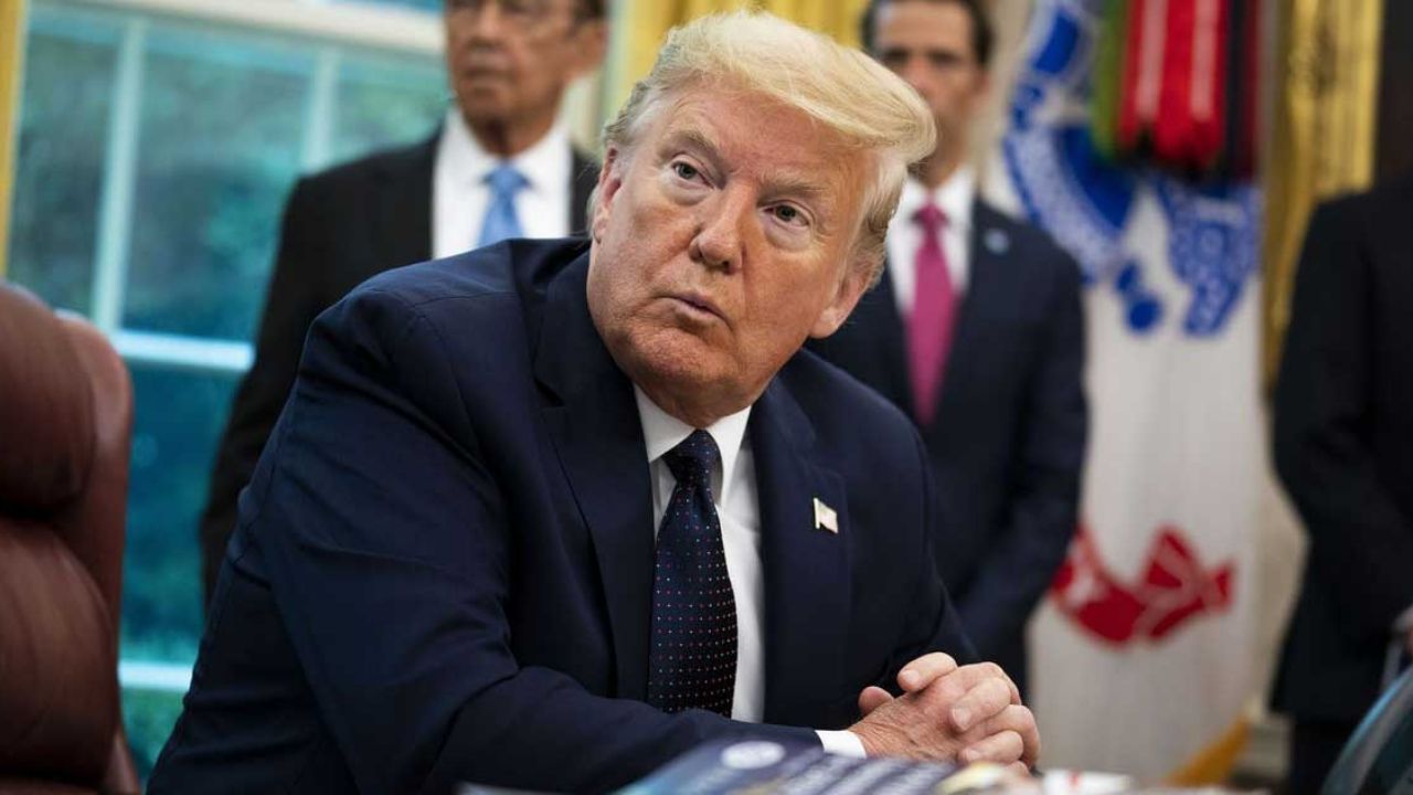 Donald Trump elogia al “nuevo muro” por frenar el Covid-19 que viene de México