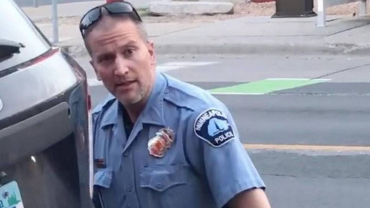 Arrestan a Derek Chauvin, policía acusado de la muerte de George Floyd