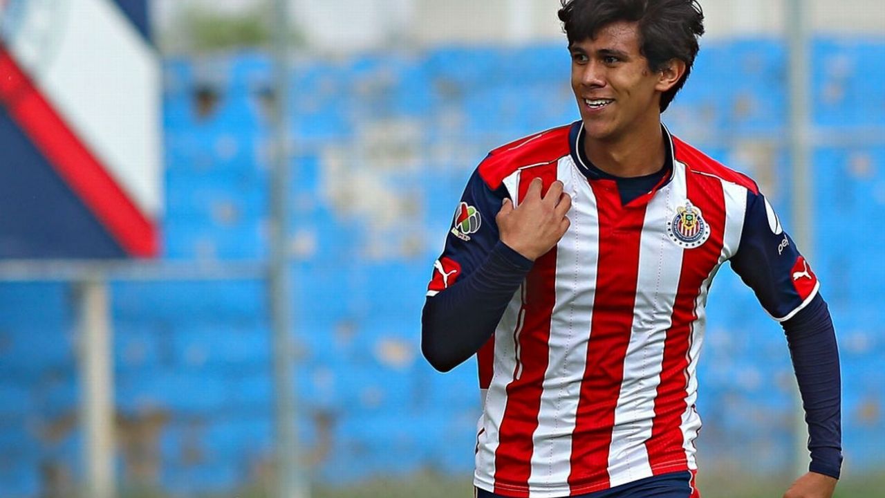 José Juan Macías llegaría al futbol francés por 10 mdd