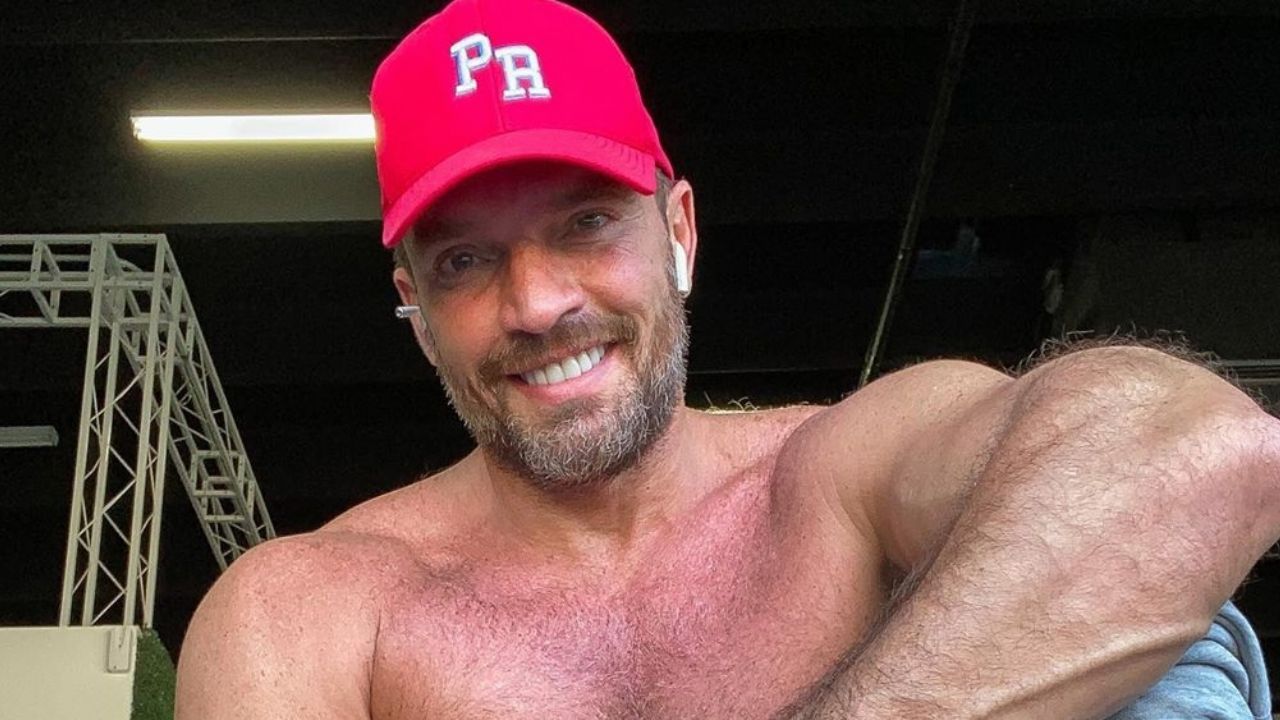 Julián Gil explota de felicidad al anunciar que ya reabrió su restaurante