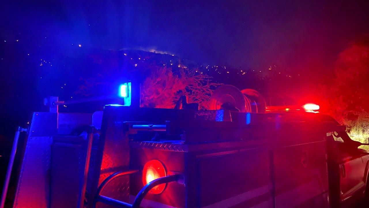 Descuido provoca incendio en el famoso Cerro del Bachoco en Hermosillo