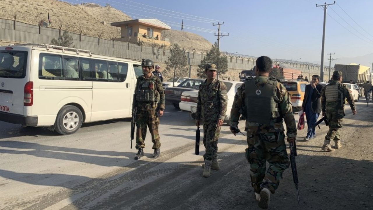 Al menos dos muertos tras la explosión a un vehículo de un canal de televisión en Kabul