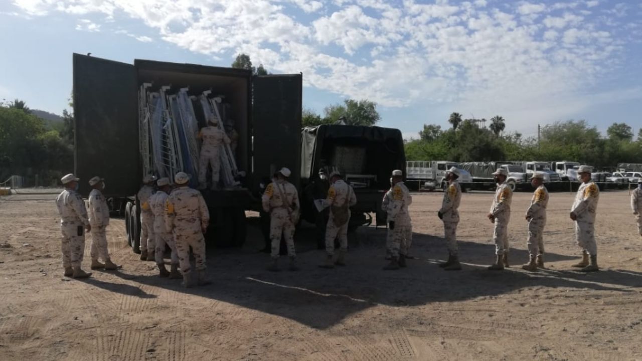 Arriban a Sonora vehículos militares con camas hospitalarias para paciente de Covid-19