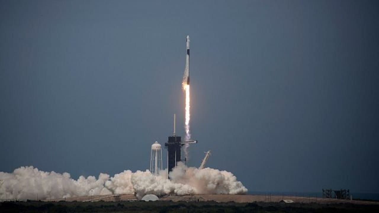 Tras un segundo intento, el SpaceX despega con éxito en un histórico viaje