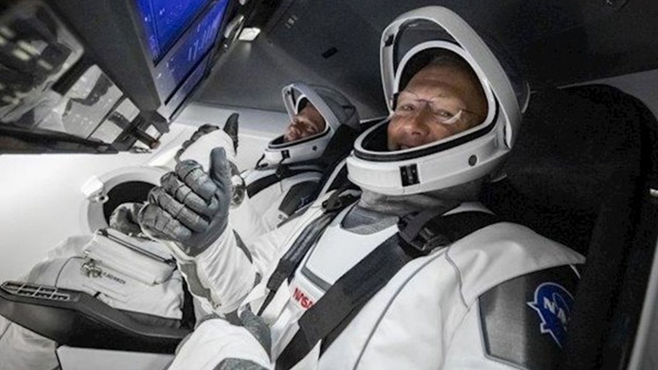 Astronautas a bordo del Crew Dragon regresan a la Estación Espacial tras 19 horas de vuelo