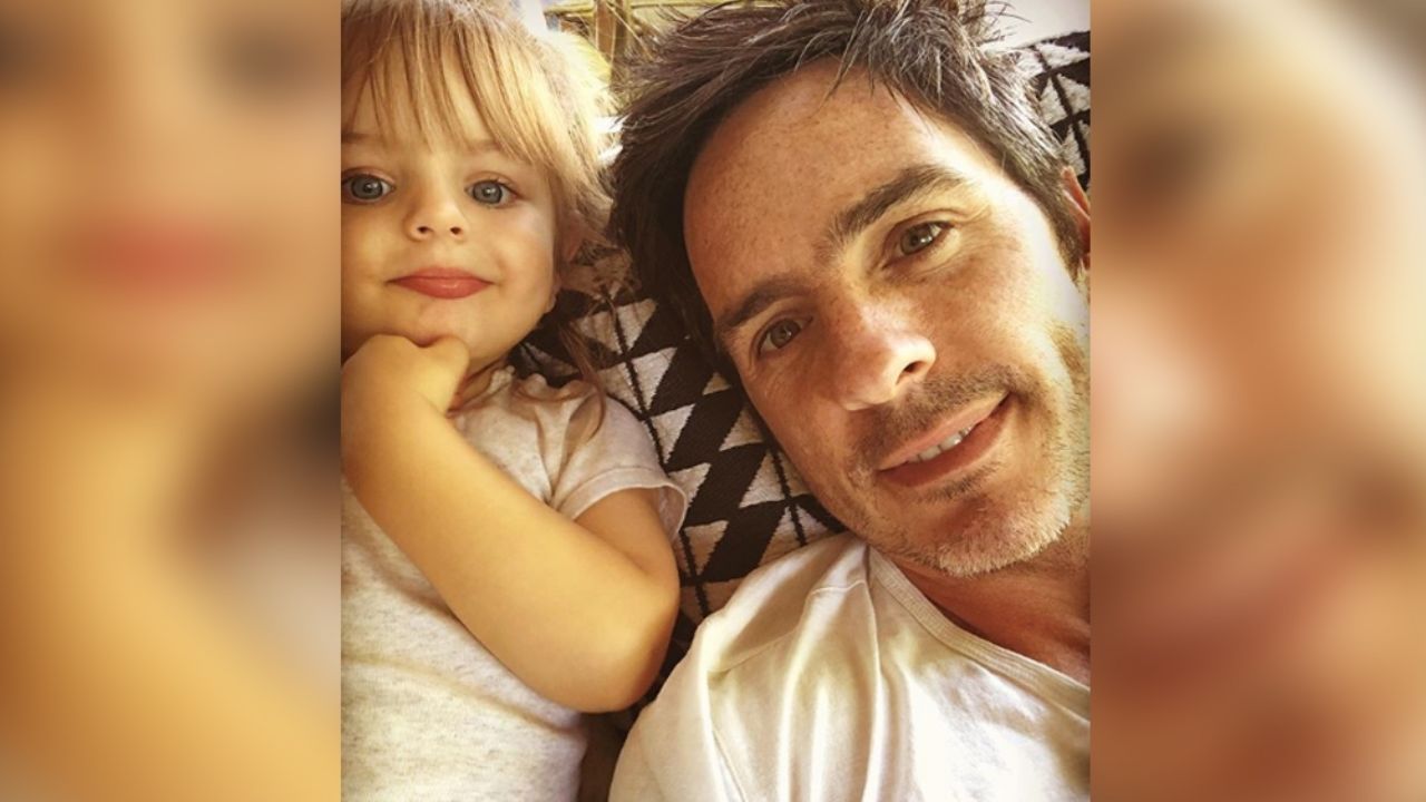 Mauricio Ochmann derrite a todo TikTok con tierno baile junto a Kailani: “Superpapá”