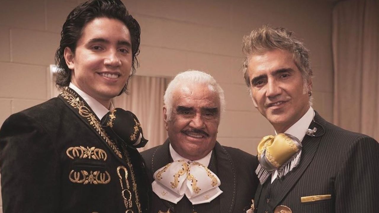 Alex Fernández revela que recibió críticas por dedicarse a la “anticuada” música ranchera