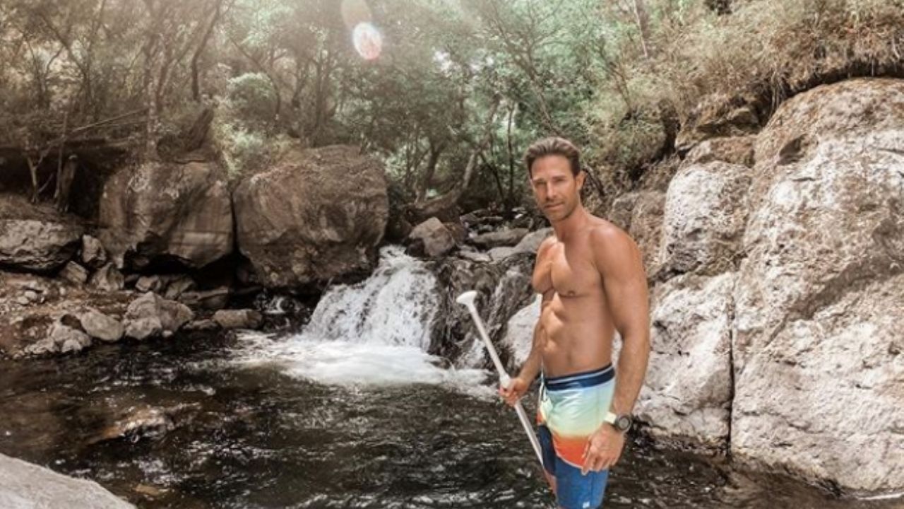 Sebastián Rulli ‘calienta’ a todo Instagram al aparecer casi desnudo en la naturaleza