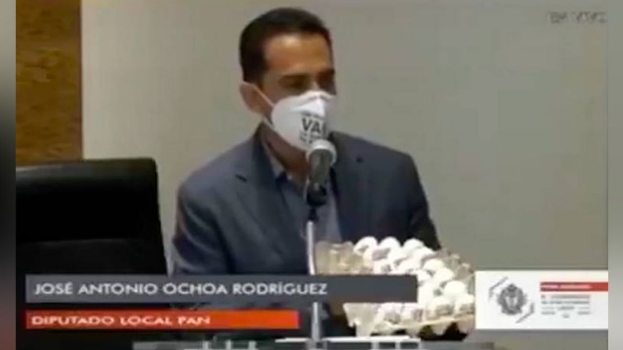 Por “misógino”, internautas nombran a diputado del PAN como ‘Lord Huevos’