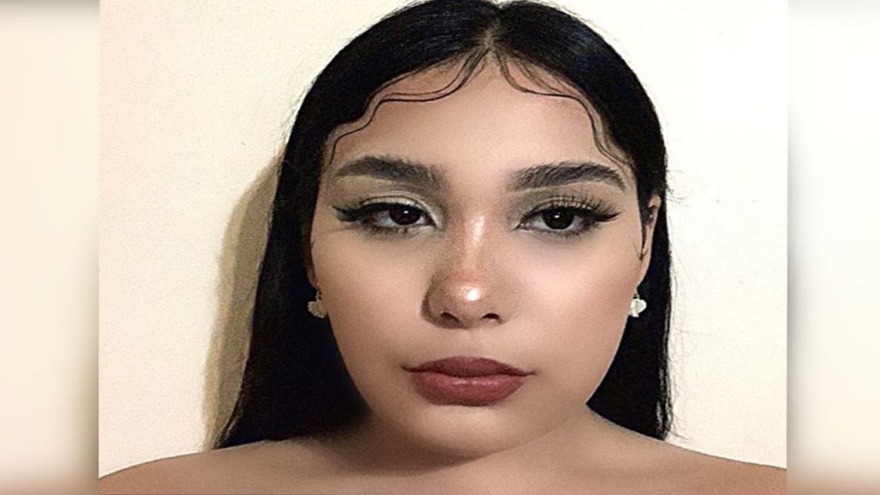 Valentina Elizalde en infartante minifalda hace babear a sus seguidores