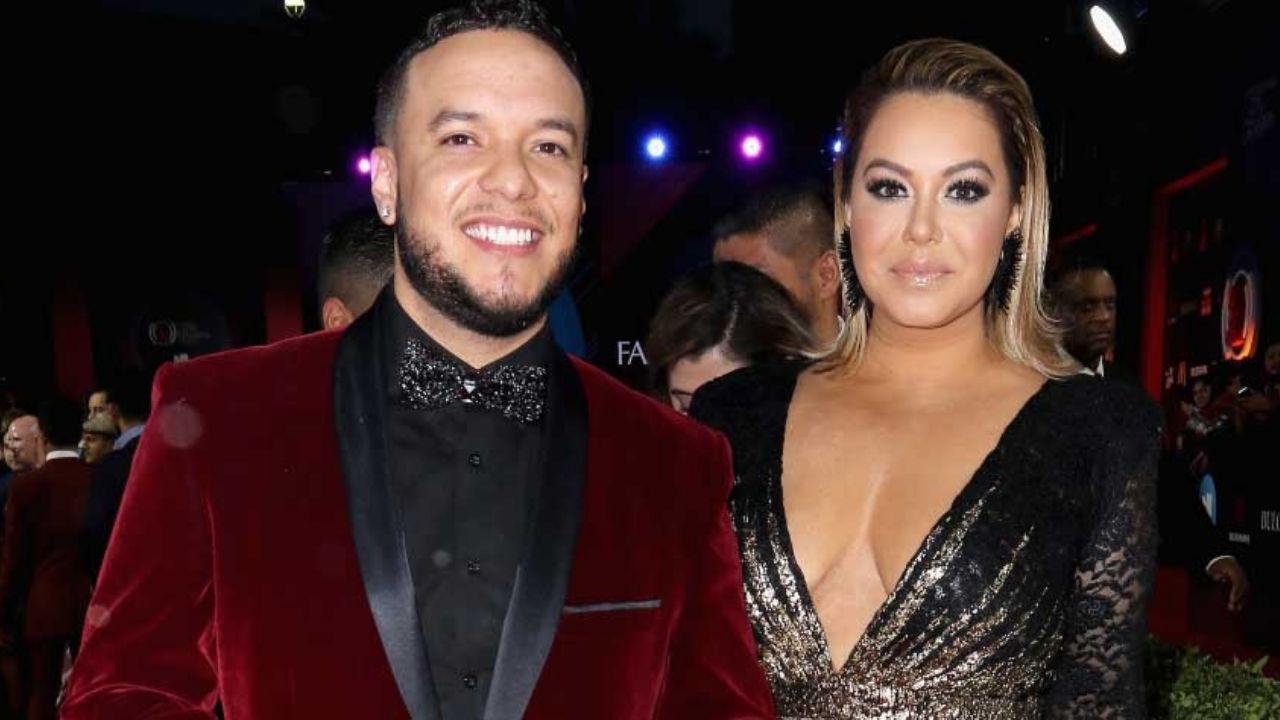 VIDEO: Destrozado y con unas copas de más, así le canta Lorenzo a Chiquis Rivera