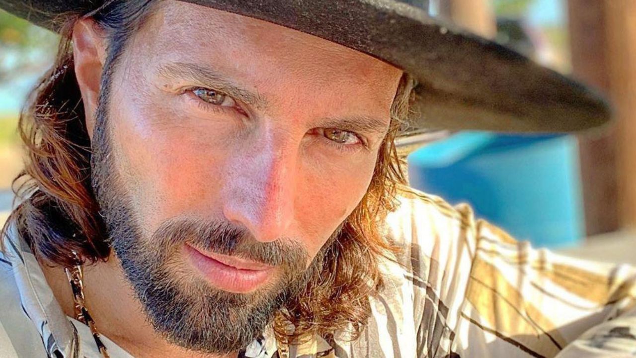 Poncho de Nigris reaparece en Televisa y revela cómo enfrenta a los ‘haters’