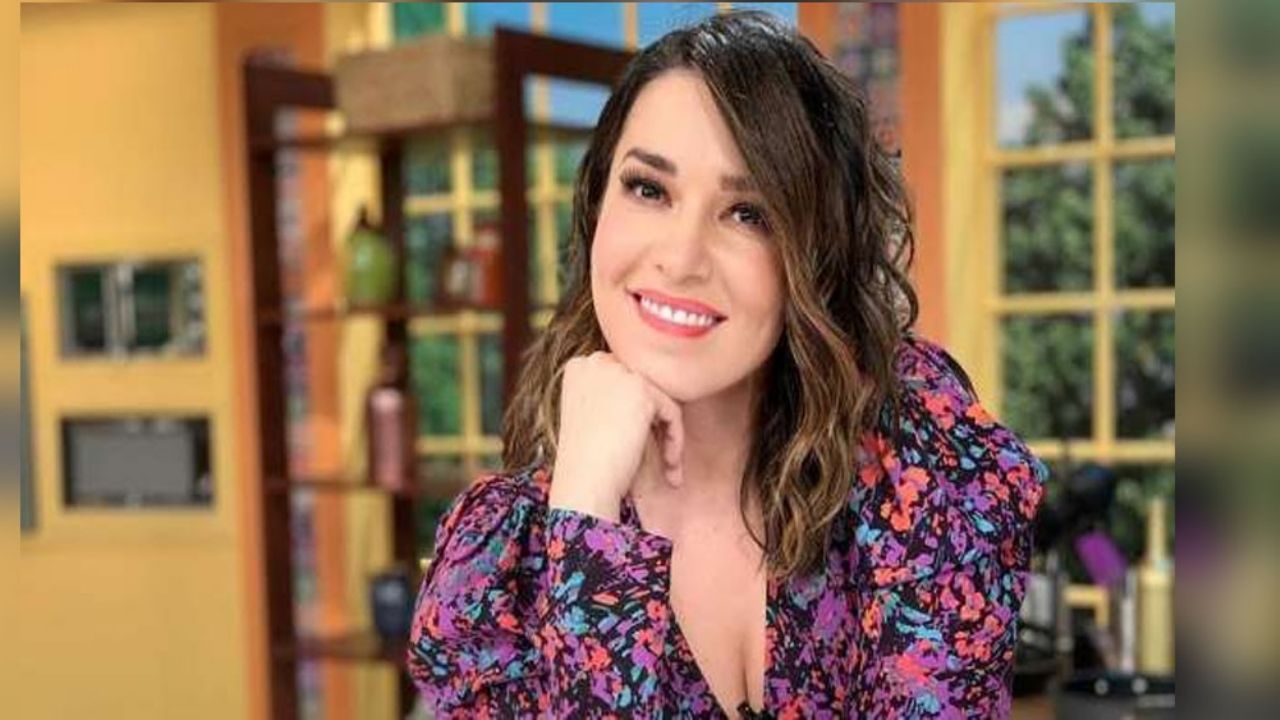 Laura G es criticada por ‘ridícula’ al pasear en tacones: “Mami, llévame en tu bicicleta”