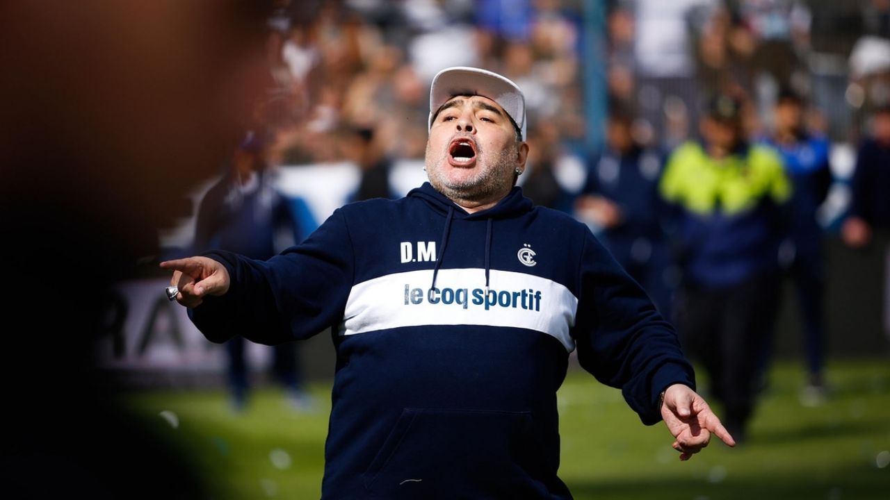 Diego Maradona seguirá como el direcotr técnico del Gimnasia