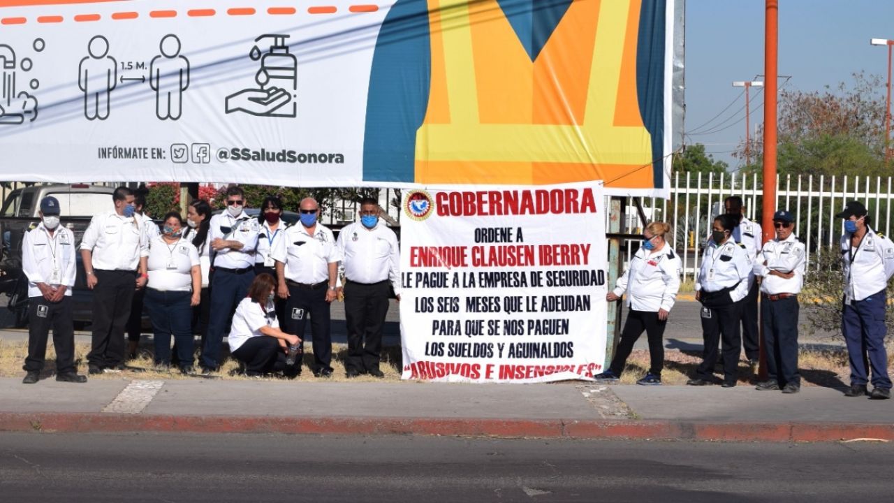 Guardias de seguridad se manifiestan por falta de pago de parte de la Secretaría de Salud