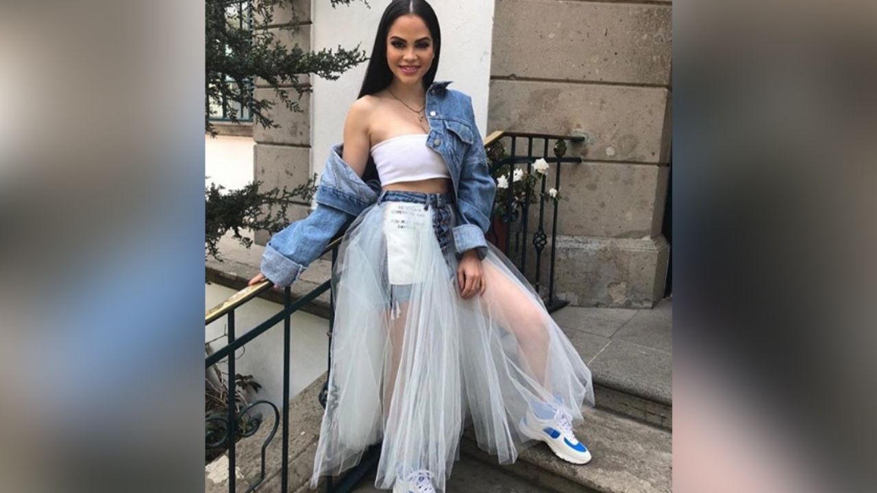 Natti Natasha deleita la pupila de fans al posar en ardiente bikini rojo