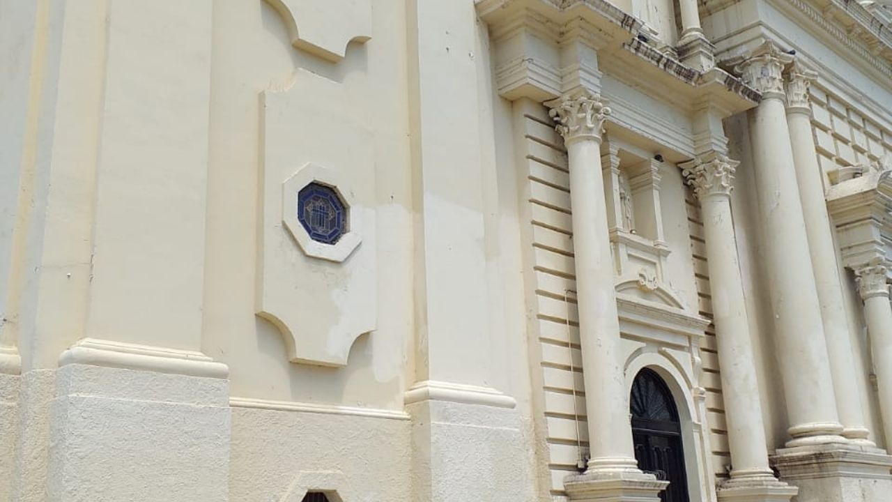 Catedral Metropolitana de Hermosillo es vandalizada con pintas en paredes
