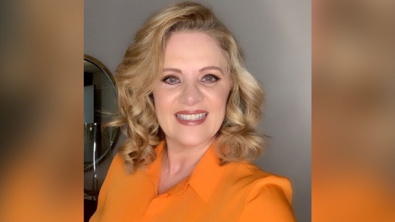 Érika Buenfil celebra que es viernes con botella en mano y baile al ritmo de ‘Tusa’