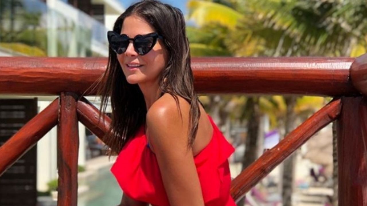 Vielka Valenzuela derrocha sensualidad al lucir sus curvas en revelador vestido transparente