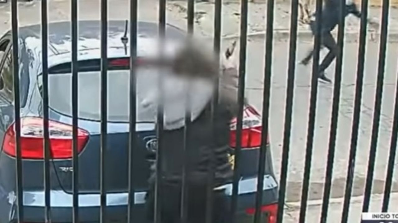 VIDEO: Así reacciona una mujer policía a ladrones que intentaban asaltarla