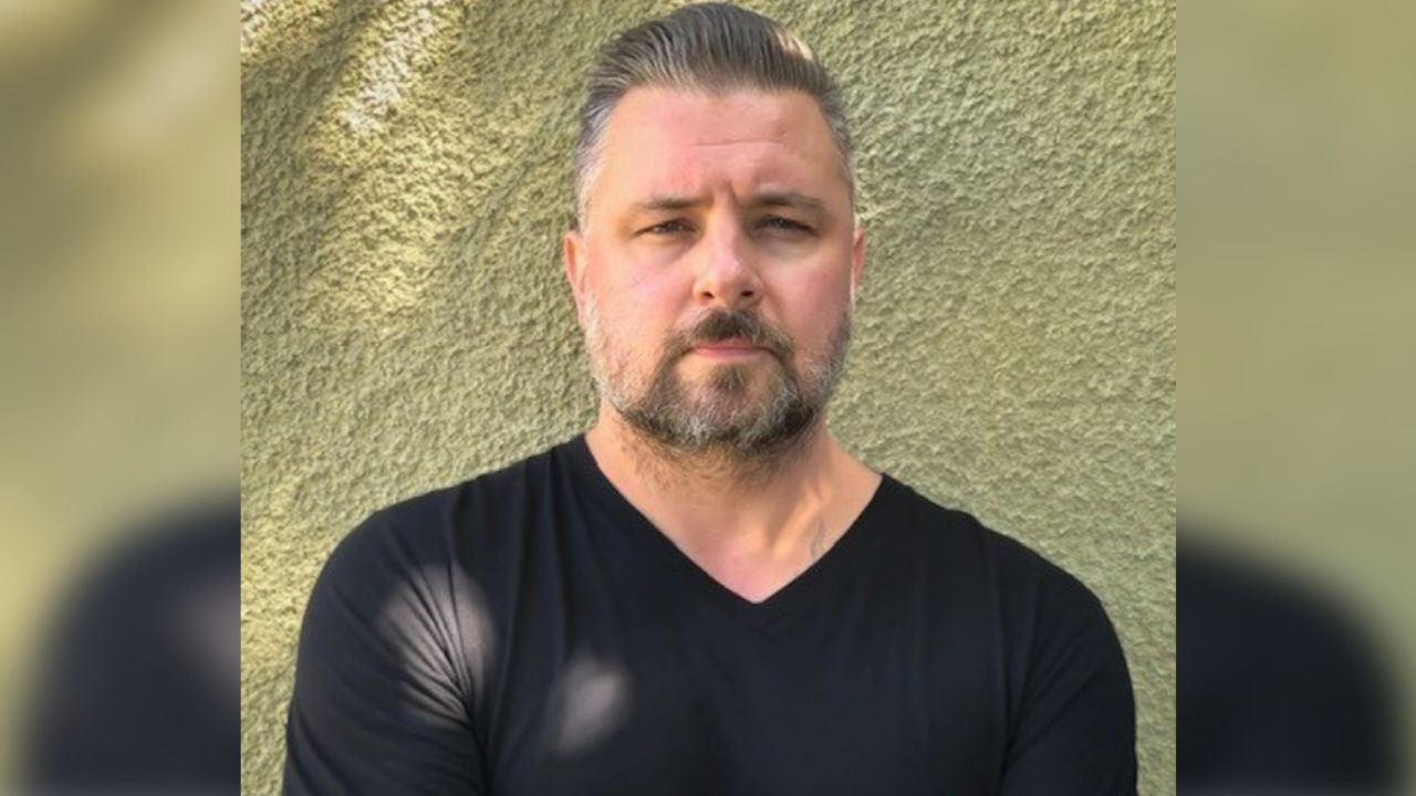 Guionista de ‘La ley y el orden’, Craig Gore, es despedido por lanzar amenazas en redes