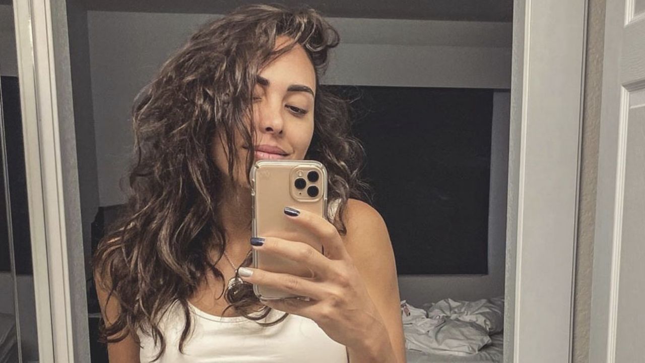 Macky, nueva estrella de Televisa, solo cubre su torso con hojas y enamora a fans