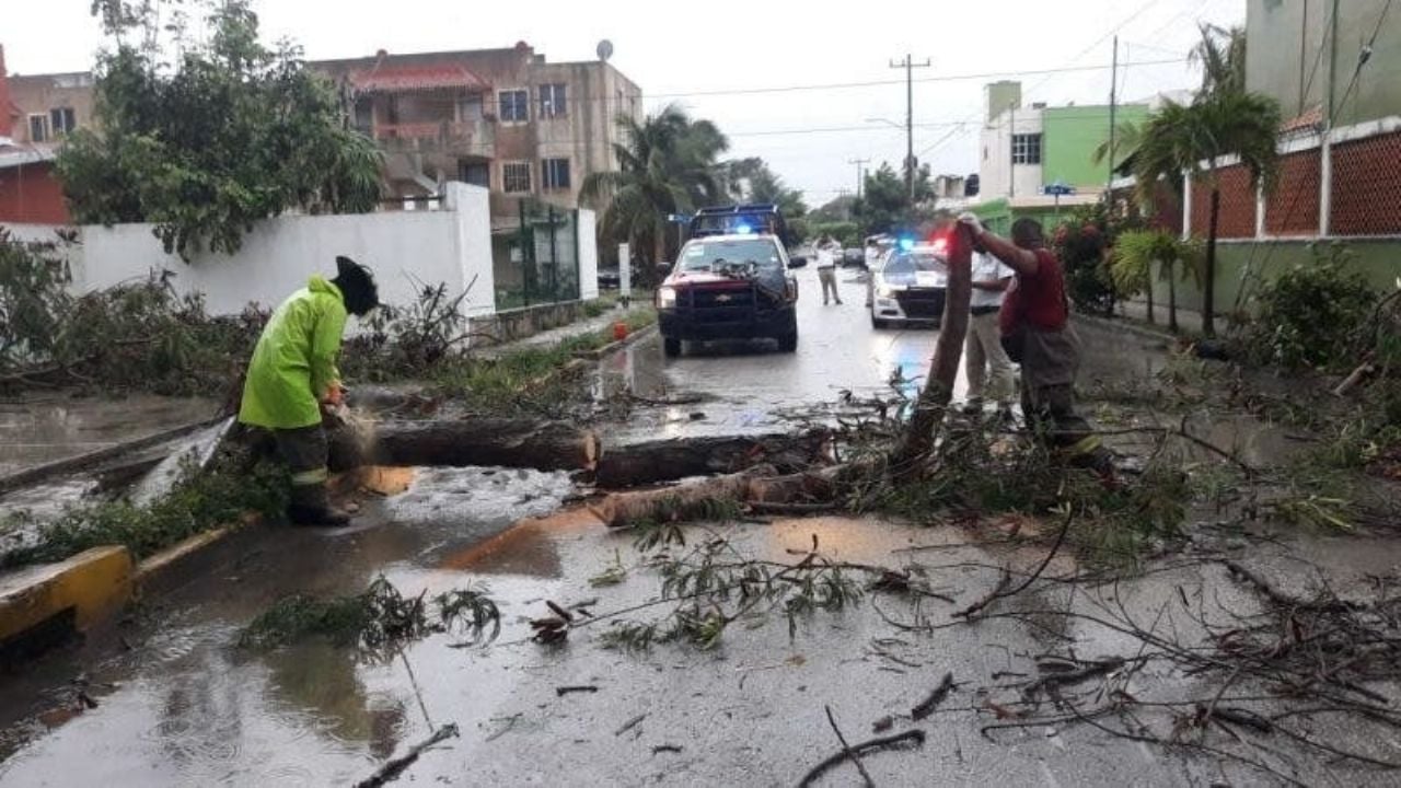 VIDEO: La tormenta ‘Cristóbal’ le deja sentir toda su fuerza a Cancún