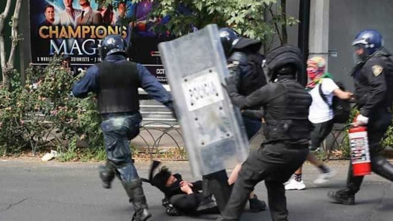 Ella es Melanie: Tiene 16 años y fue brutalmente golpeada por policías