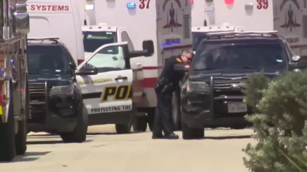 Encuentran los cuerpos de 6 miembros de una familia dentro de garage en Texas