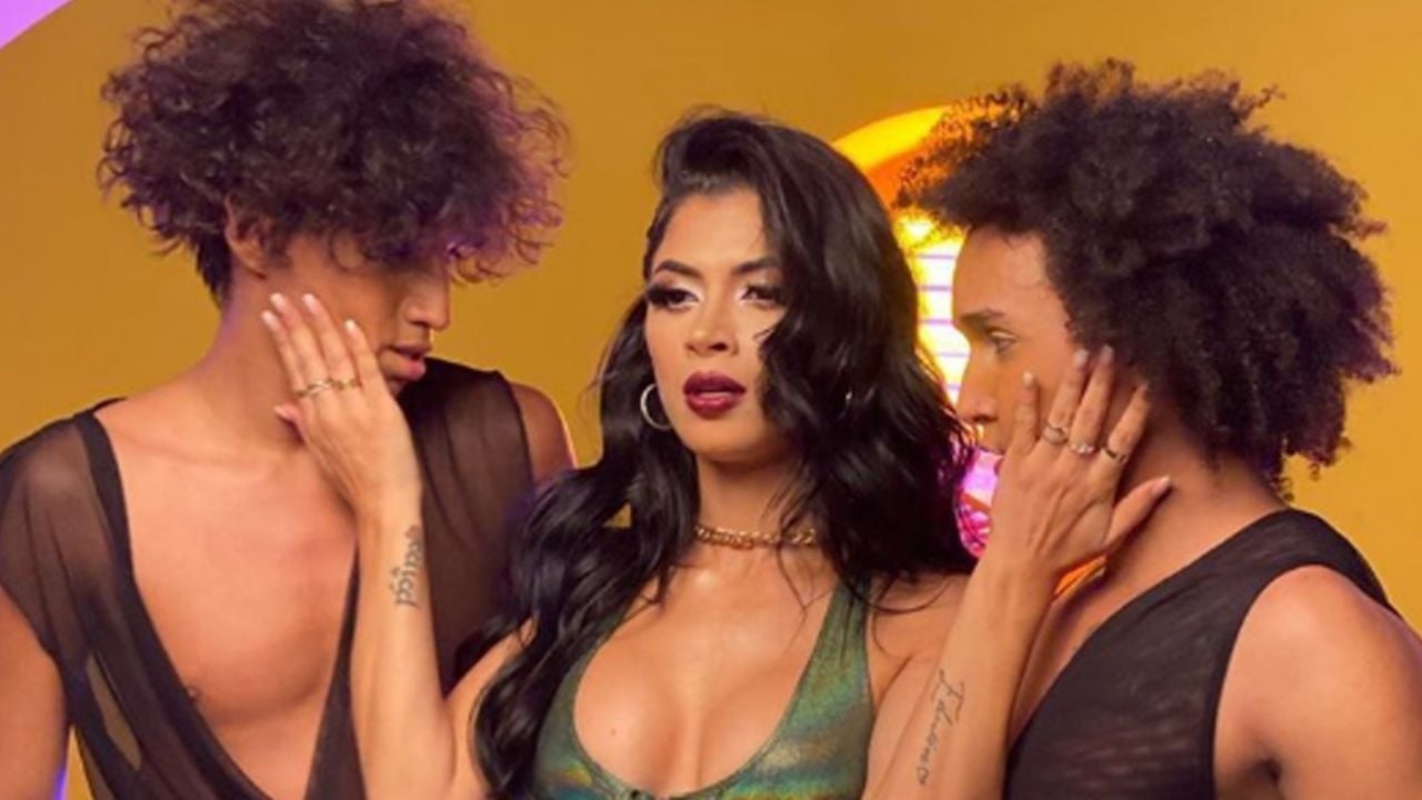 Kimberly Flores es atacada sin piedad por posar en bikini para promocionar su canción