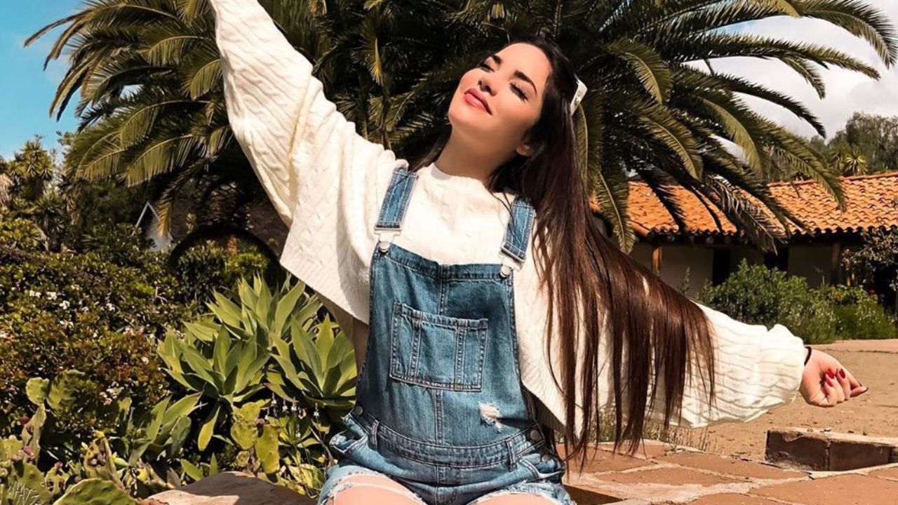 Kimberly Loaiza baila a la orilla de la alberca y pone de cabeza a TikTok
