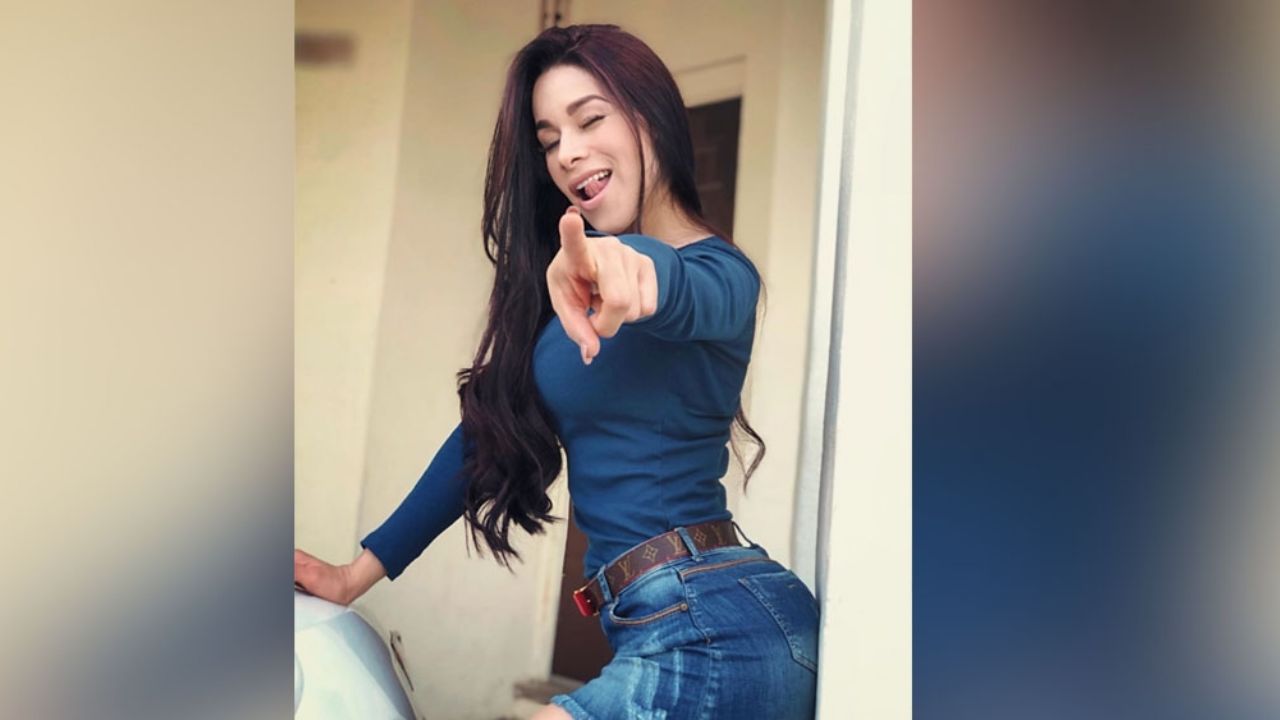 Yuliett Torres pone a sudar a internautas al posar ante el espejo en diminuta ropa interior