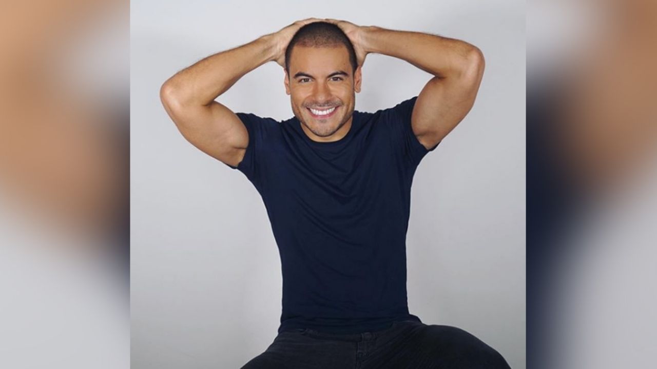 Carlos Rivera calienta a fans al mostrar su impresionante retaguardia: “Papito”