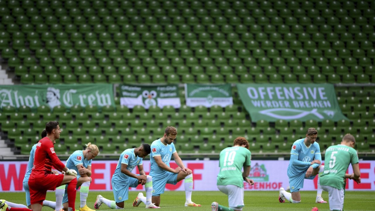 Los equipos alemanes siguen arrodillándose en modo de protesta