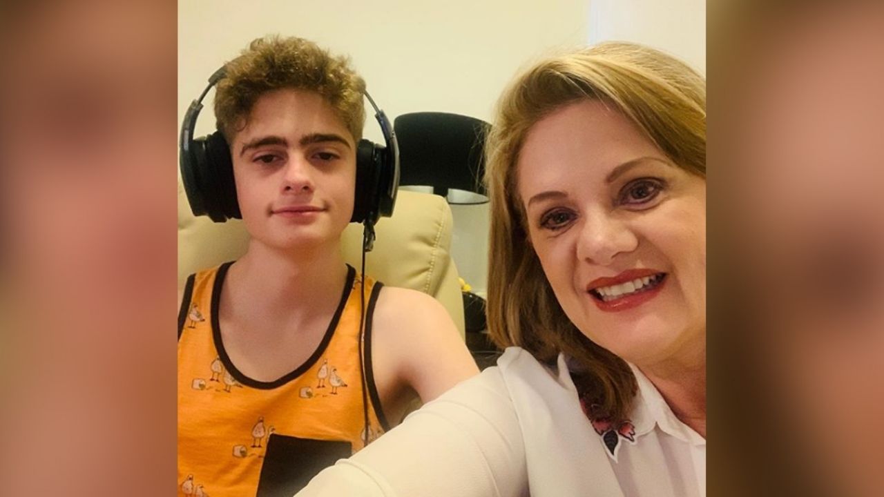 Hijo de Érika Buenfil la exhibe en TikTok y ‘mata’ de risa a fans: “Es molesta”