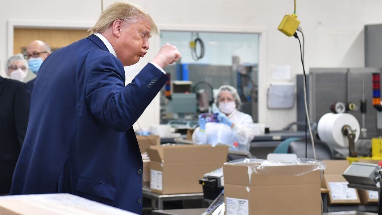 Donald Trump: Fabrica de hisopos para test de Covid-19 desecha producto tras visita del presidente