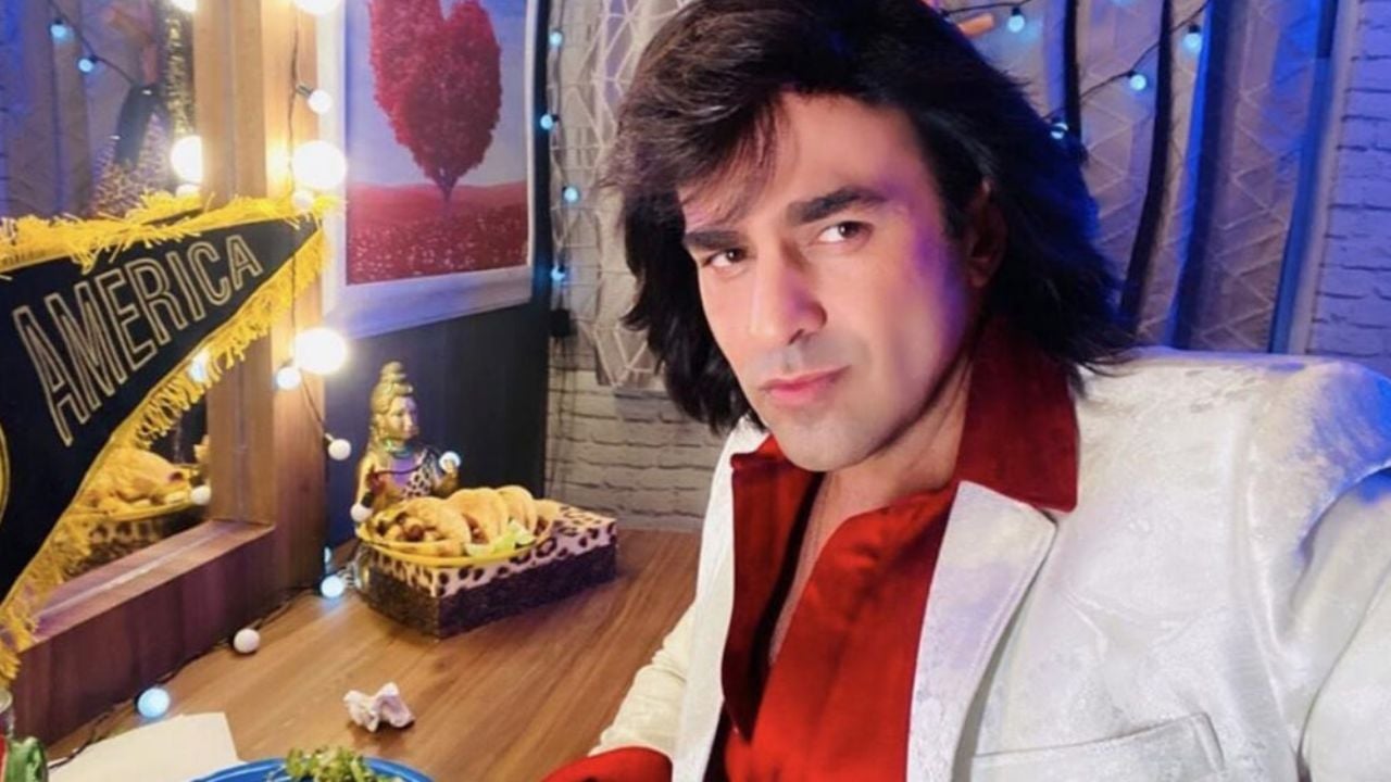 Albertano sale de personaje y conquista a Instagram con su ‘outfit’ vaquero