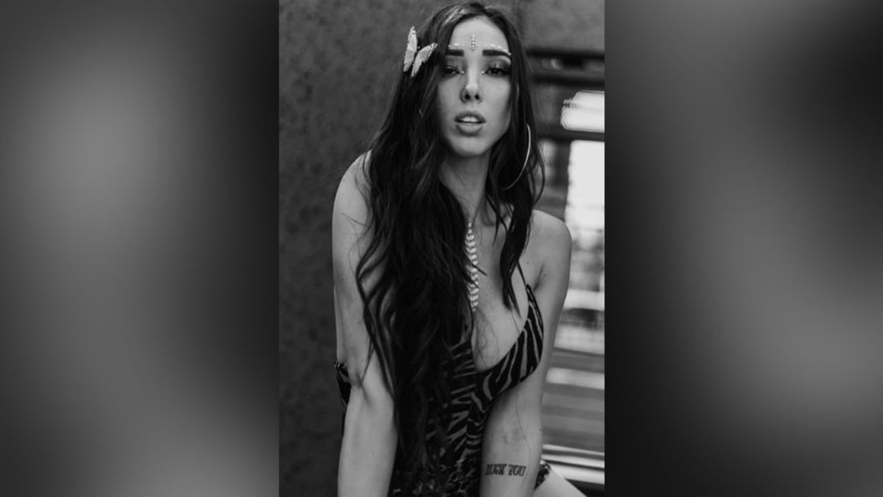 Bomboncito: Danik Michell desata el furor al jugar en la alberca en coqueto bikini