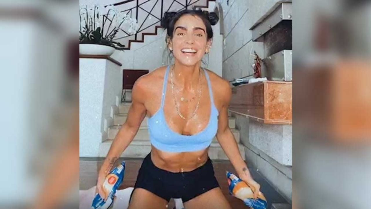 Bárbara de Regil responde a hiriente crítica de internauta: “¿A qué hora estrenas la cabeza?”