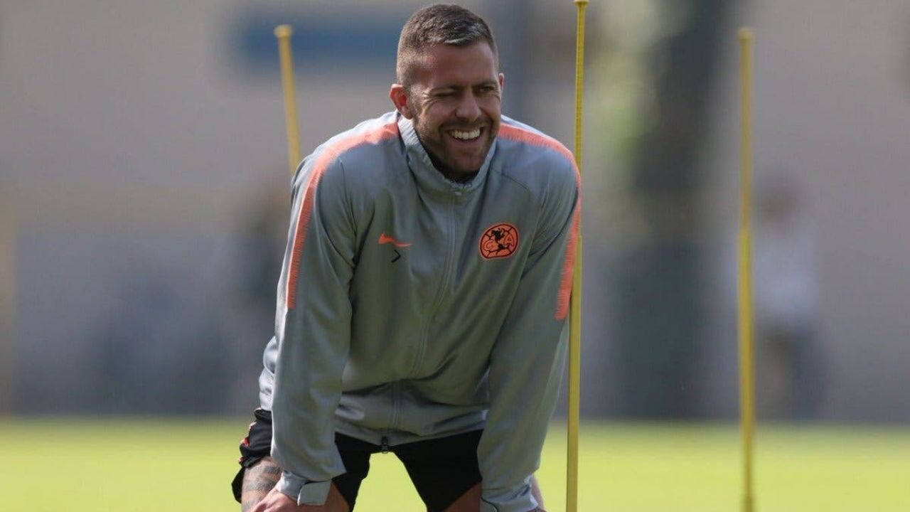 Jérémy Ménez no olvida al América y le transmite el amor a su hijo