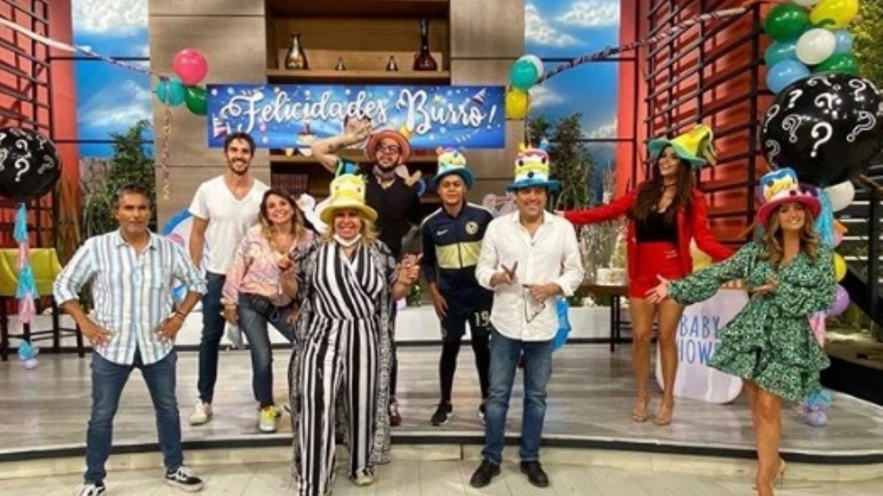 ¡Tómala Televisa! Llaman “vendido” a ‘Hoy’ por “prestarse al circo” de Karla Panini